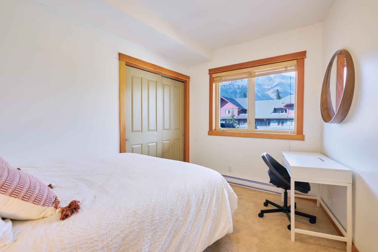 Mtn View Escape With King Size Bed With Outdoor Pool - Banff Pass Included! Daire Canmore Dış mekan fotoğraf