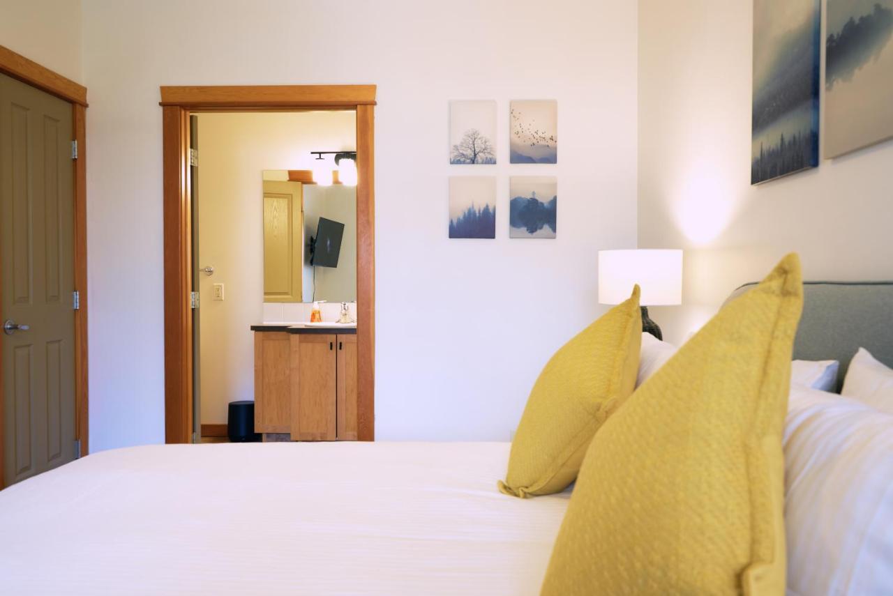 Mtn View Escape With King Size Bed With Outdoor Pool - Banff Pass Included! Daire Canmore Dış mekan fotoğraf